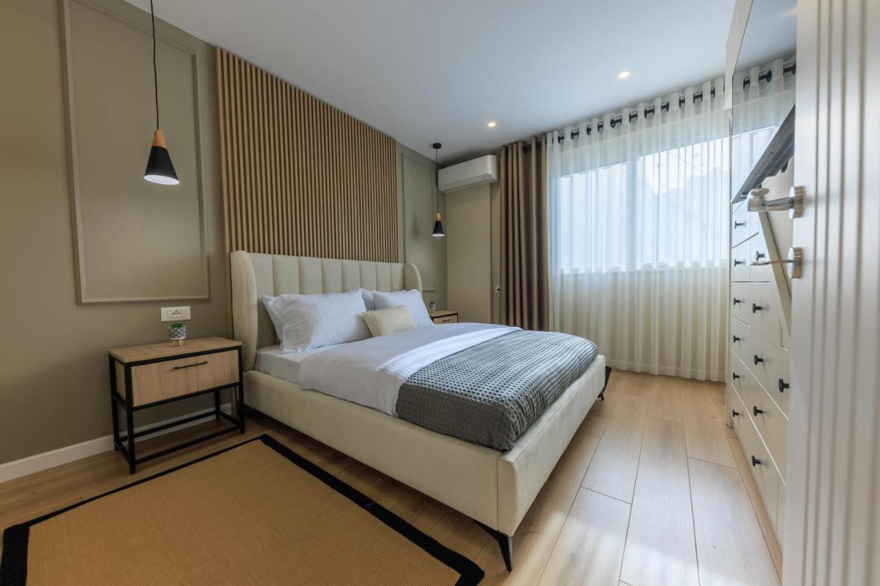 One-Bedroom Rooftop Skyline Central Hidden Gem In 地拉那 外观 照片