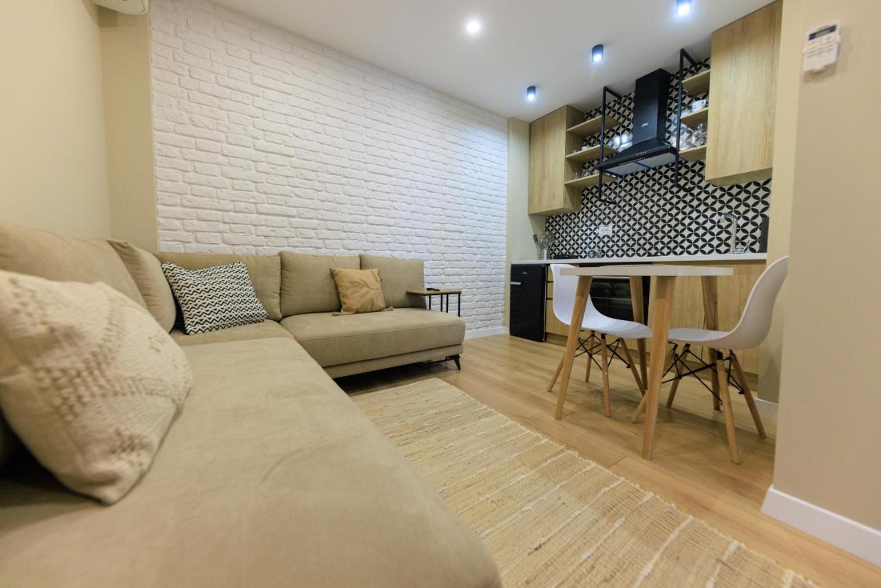 One-Bedroom Rooftop Skyline Central Hidden Gem In 地拉那 外观 照片