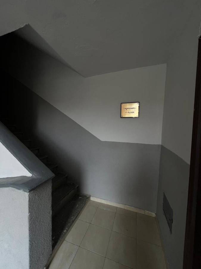 One-Bedroom Rooftop Skyline Central Hidden Gem In 地拉那 外观 照片